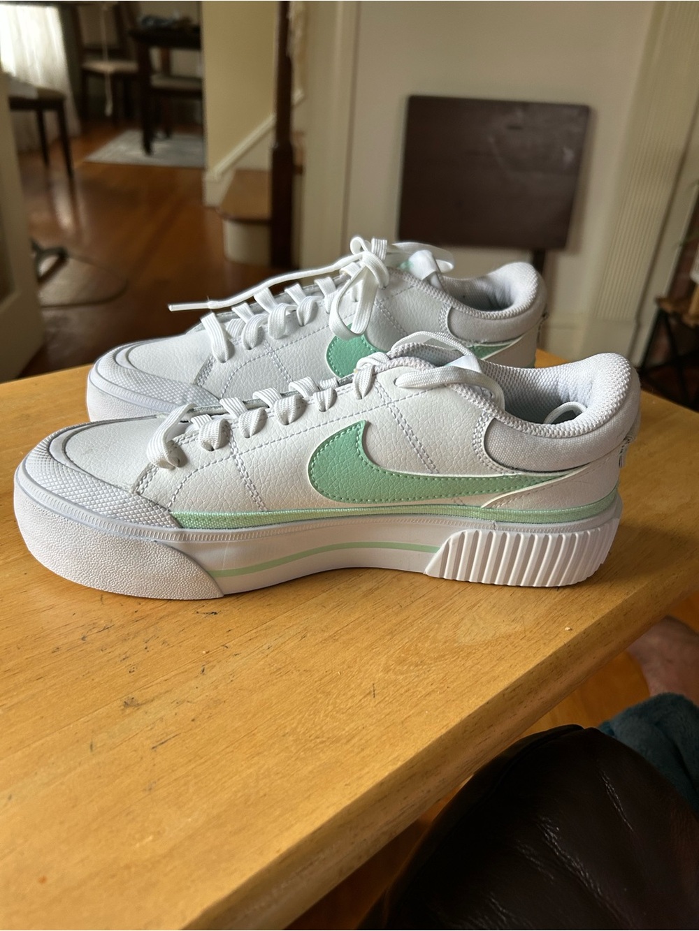 Nike Women’s White Sneakers with Mint Green Swoosh Never worn